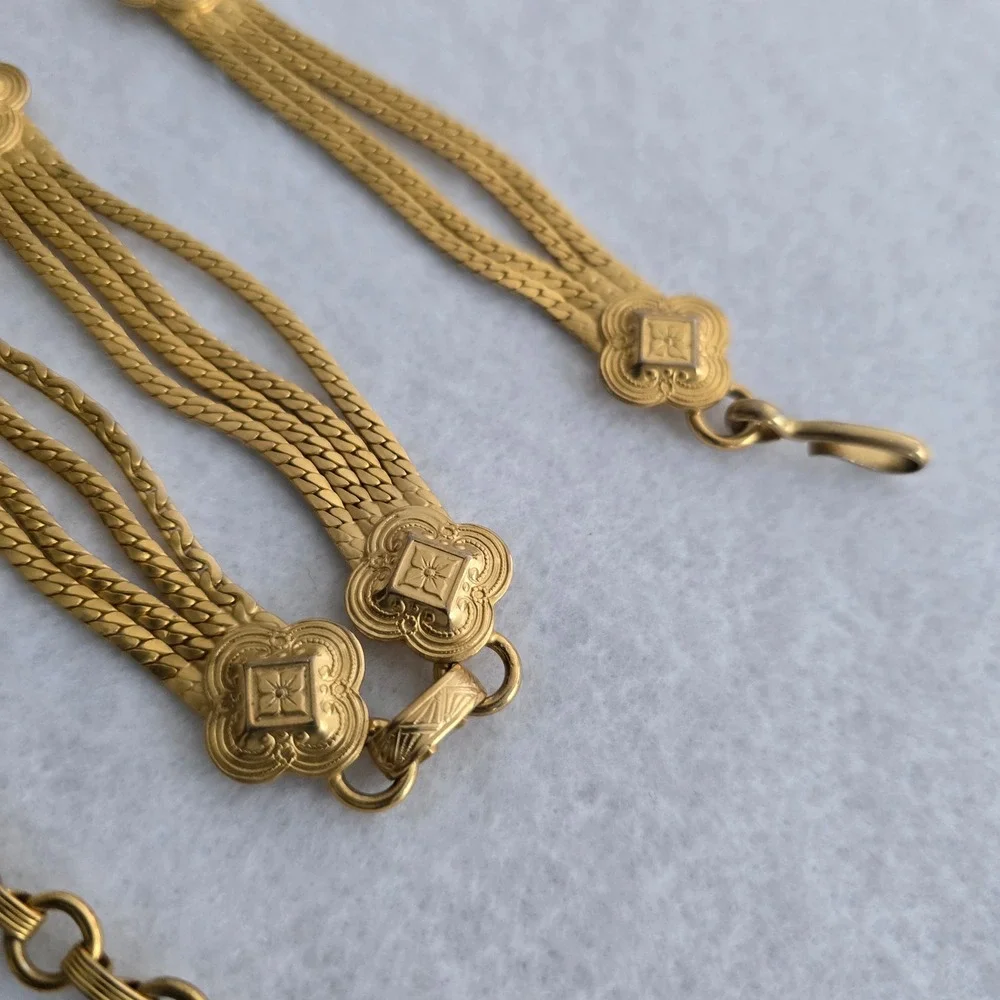 Vintage Gold Tone Multi Strand Herringbone Chain Belt Tassel Quatrefoil